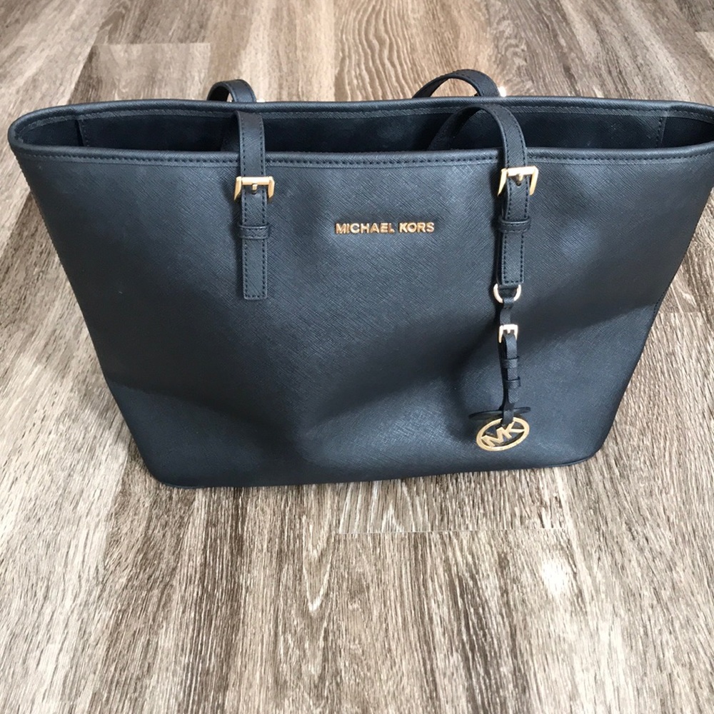 Michael Kors Jet Set Tote SALE 🥳